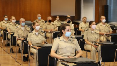 Ген. Мутафчийски посрещна новия випуск военни лекари	