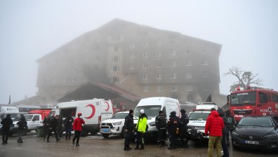 Арестуваха 28 души за пожара в турски хотел в Карталкая