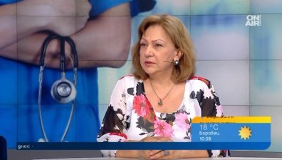 Медицински сестри работят на 2-3 места или бягат в чужбина