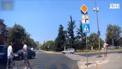 В Бургас - шофьор и пешеходец се сбиха!