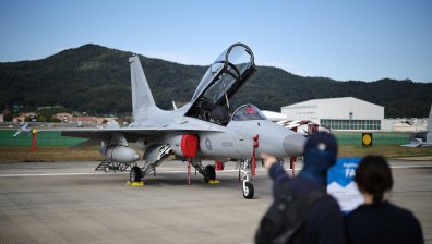 Южна Корея откри най-голямото изложение за отбрана (СНИМКИ)