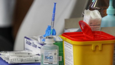 Втората фаза на имунизация: Ваксинират учители в "Пирогов"