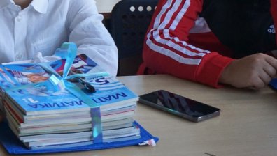 Директор: Забраната на телефоните промени всичко в училище