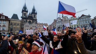Протест в Чехия: Десетки хиляди застанаха зад президента Петър Павел
