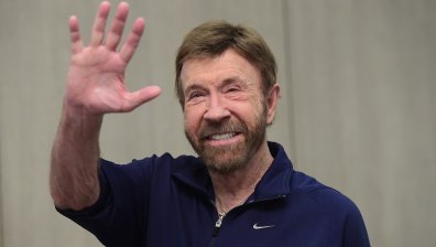 Чък Норис е настанен в болница в Хавай