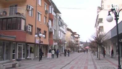 Повече от 20 търговски обекта във Велинград са запечатани от НАП