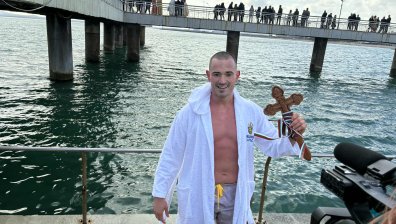 50 смелчаци се хвърлиха за кръста в Бургас на Богоявление