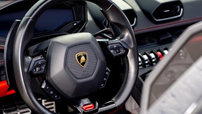 Полицаи в Дубай карат луксозно Lamborghini, ловят престъпници с 306 км/ч