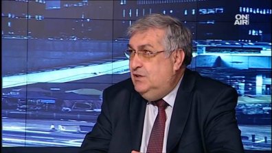 Проф. Близнашки: Естествен изход от ситуацията с Радев е оставка
