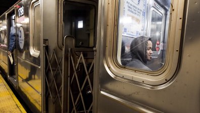 Един убит и петима ранени след стрелба в метрото в Ню Йорк