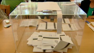 Голям брой хора около някои от секциите в Гърмен