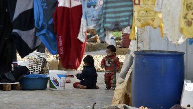 Крайната бедност в Ливан принуди много родители да пратят децата си в приют