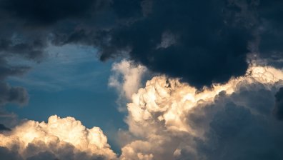 Синоптици обявиха жълт код за силен вятър и промяна на времето