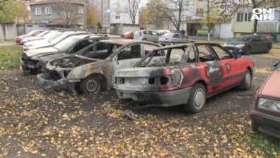 Умишлен палеж в Русе засегна 6 автомобила