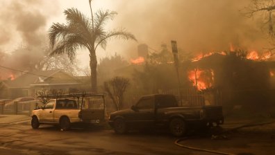 Шофьори, докато се евакуират от Лос Анджелис: Това е като да караш през Ада