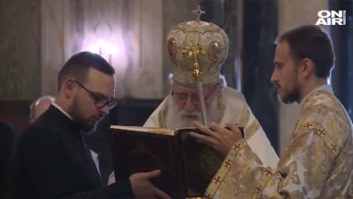 На Голяма Богородица миряните се помолиха за здраве