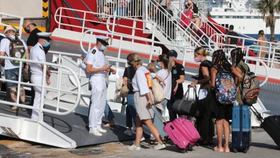 Туристите бягат от Гърция заради мерките, лоши новини за ваксината на Janssen