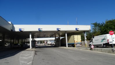 Възстановено е преминаването на тирове през ГКПП "Гюешево"