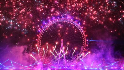 Пищни тържества в цял сват за ЧНГ,  фойерверки излетяха директно от Лондонското око