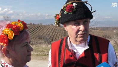 Дъбрава празнува Трифон Зарезан с вино, традиции и весело настроение (+ВИДЕО)