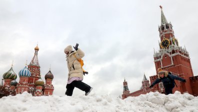 Снежна зима в Москва (СНИМКИ)