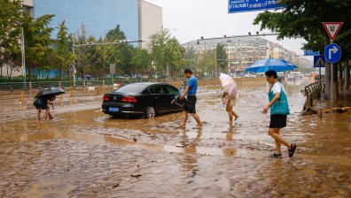 Расте броят на жертвите на тайфуна в Китай, евакуираха над 100 хил. души