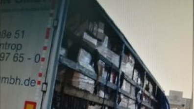 Задържаха мигранти, укрити в камион на "Кулата