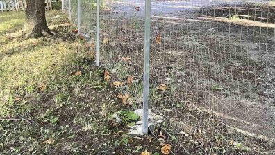 HelpBook: С какво право собственик на ресторант завладява кварталната градинка?