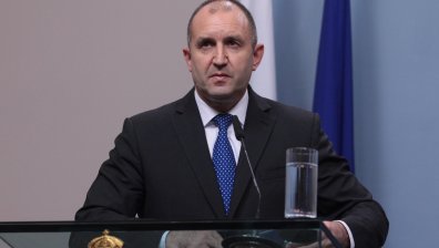 Президентът сезира КС за финансирането на партиите от фирми 