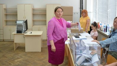 Сачева: Бездействието не работи при демокрацията, повече хора да гласуват