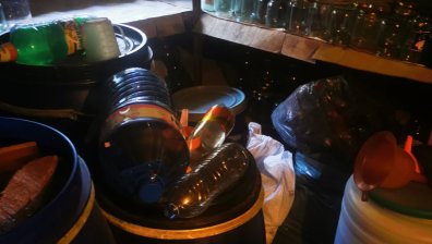 Митничари задържаха над 1300 л ракия и 38 кг тютюн за пушене