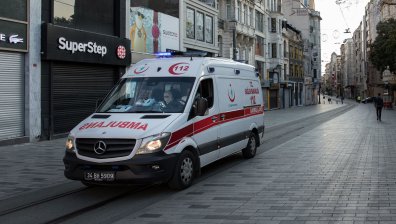 16-годишен намушка и уби майка си и сестра си, както и съседка, притекла се на помощ