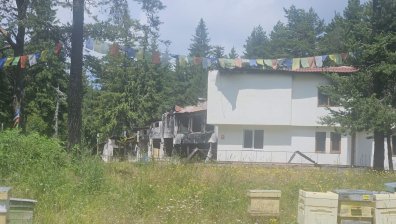Хижа "Петрохан" стана собственост на майката на Калушев, колата на Ивей стои разбита