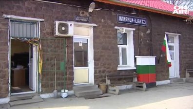 Синът на заразеното семейство работел на гара Илиянци, бил дежурен в неделя