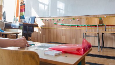 Първият учебен ден през очите на малки и големи: Спомени, вълнение и усмивки (ВИДЕО)