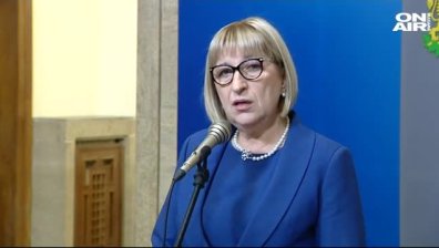 Цачева уволни съдията, обвинен в корупция