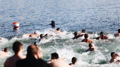 На Богоявление в София: Хвърлят кръста в ледените води на езерото в кв. "Дружба"