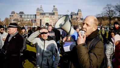 Демонстрации в Амстердам и Виена срещу Ковид мерките (+ВИДЕО)