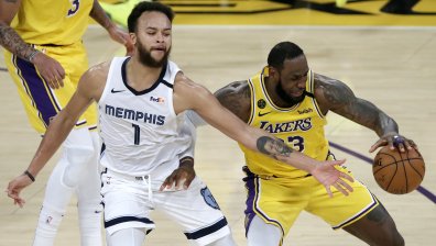 Ръководителите в "ЛА Лейкърс" намалиха заплатите си с 20%