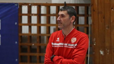 Александър Попов поема волейболния "Хебър"