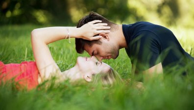 Любовен хороскоп за 11-17 март - необвързаните могат да срещнат сродната си душа