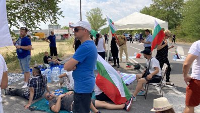 Палатков лагер във Варна, протестиращите блокираха ключово кръстовище