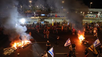 Сблъсъци с полицията и арести на протестите в Израел срещу кабинета на Бенямин Нетаняху