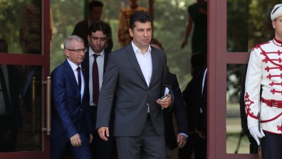 Петков: Кабинетът зависи от това дали Борисов и Пеевски ще си купят гласове