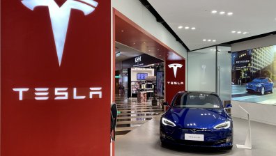 Колко автомобила достави Tesla през 2020 година?