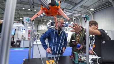 Изложение на дронове за селското стопанство, отбраната, AI (СНИМКИ)