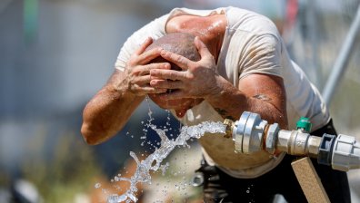 Слънчева и гореща неделя с опасни температури до 40 градуса