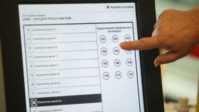 ЦИК тегли жребия за номерата на партиите в бюлетините