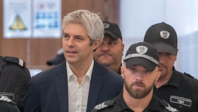 ВКС: Коцеви трябва да върнат държавни имоти във Варна и да заплатят 380 хил. лв.