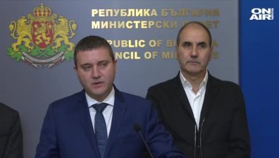 Управляващата коалиция се събра на спешен съвет заради протестите